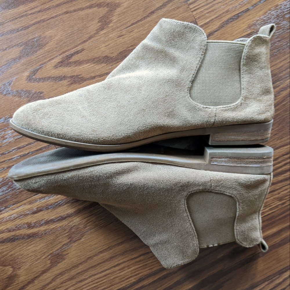Astansie Sand Slip-on Ankle Boots Size 6.5